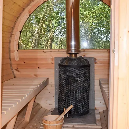 בית נופש In With Sauna *